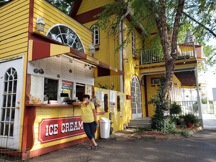 The Widows Walk Ice Creamery Picture 1