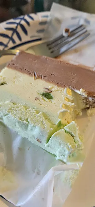 Alinosi Ice Cream & Candy Co. Picture 1