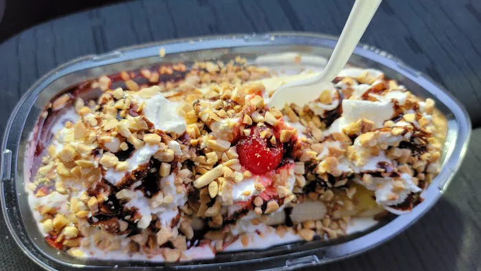 Bee Queen Dairy & Grill Picture 3