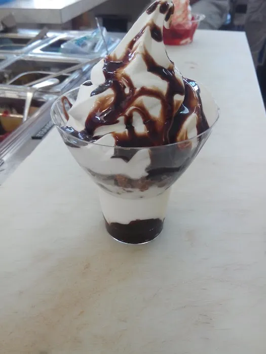 Bee Queen Dairy & Grill Picture 7