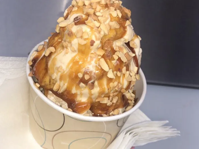 Roger's Bulk Candy & Ice Cream Picture 1