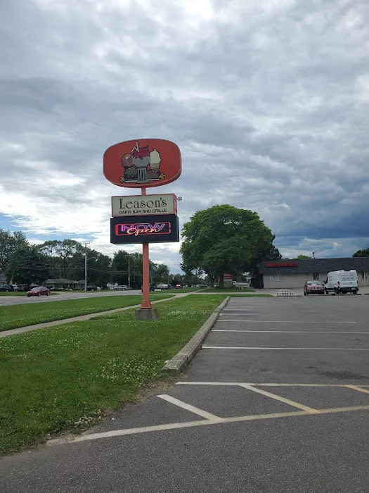 Leasons - Burgers, Chicken, & Ice Cream Picture 7