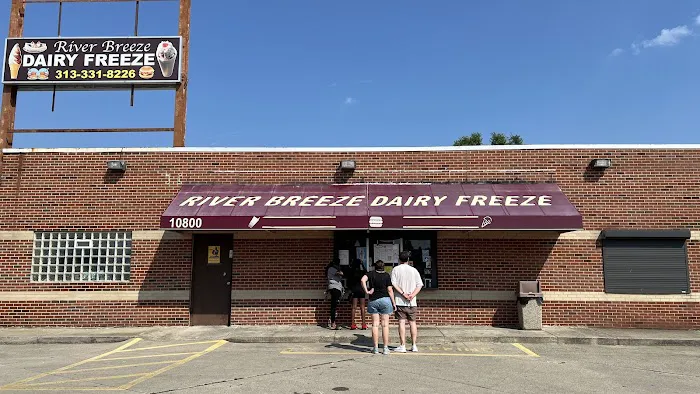 River Breeze Dairy Freeze Picture 3
