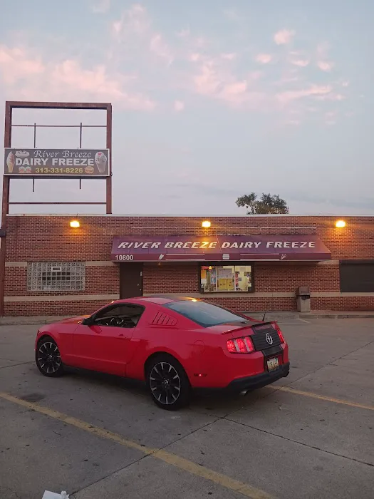 River Breeze Dairy Freeze Picture 5