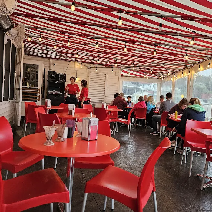 Wilson's Restaurant & Ice Cream Parlor Picture 2