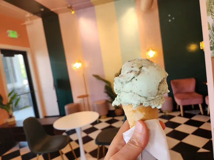 KOKOS Ice Cream Sister Bay Picture 5