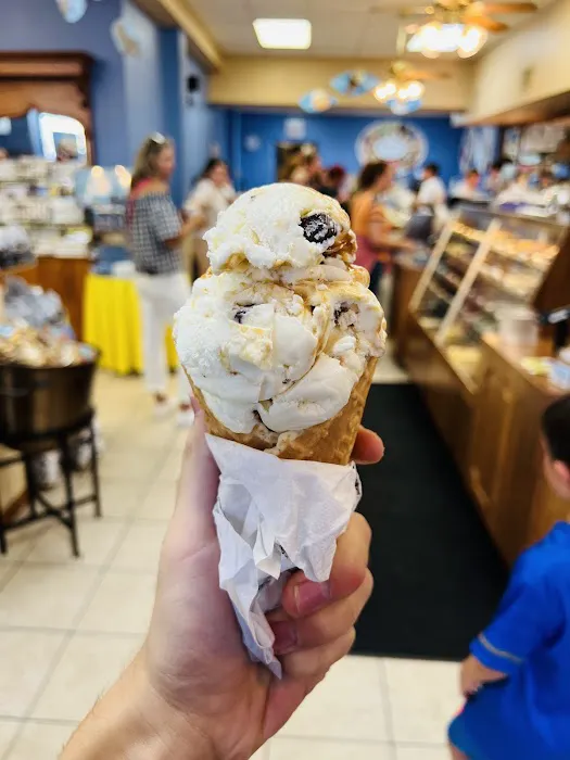 Kilwins Ice Cream - Chocolate - Fudge Picture 7