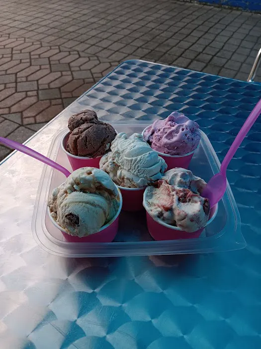 Blue Moon Ice Cream Shoppe Picture 3