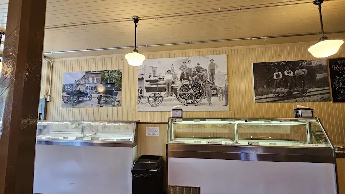 Rybak's Ice Cream Store Picture 6