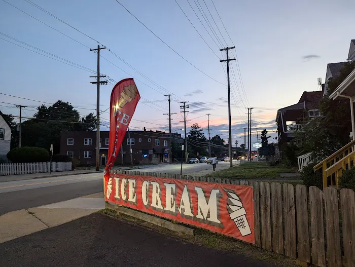Icecream place with big cones Picture 3