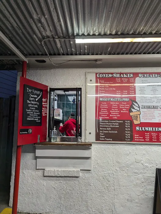 Icecream place with big cones Picture 1