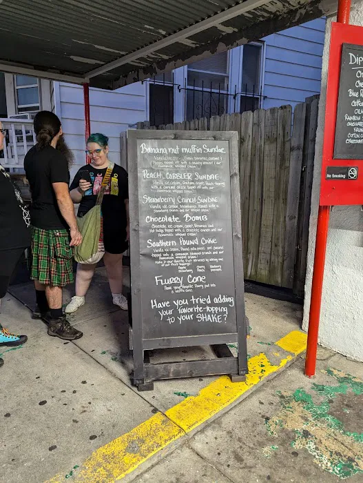 Icecream place with big cones Picture 5