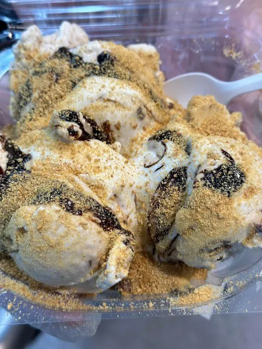 Lil T's Ice Cream & a bite more Picture 2