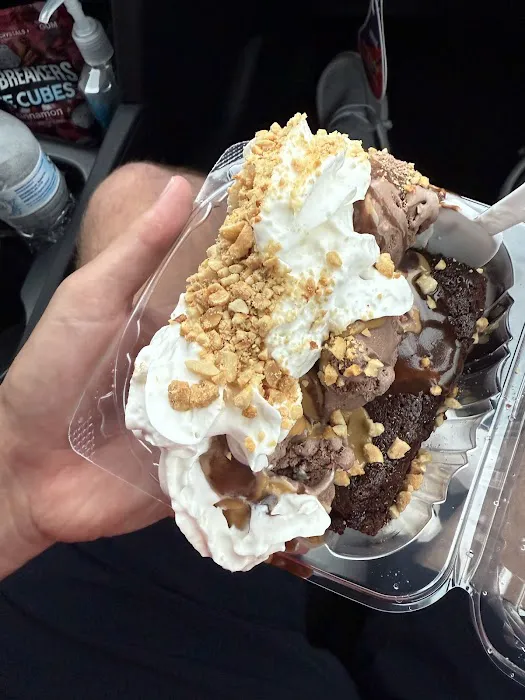 Lil T's Ice Cream & a bite more Picture 8