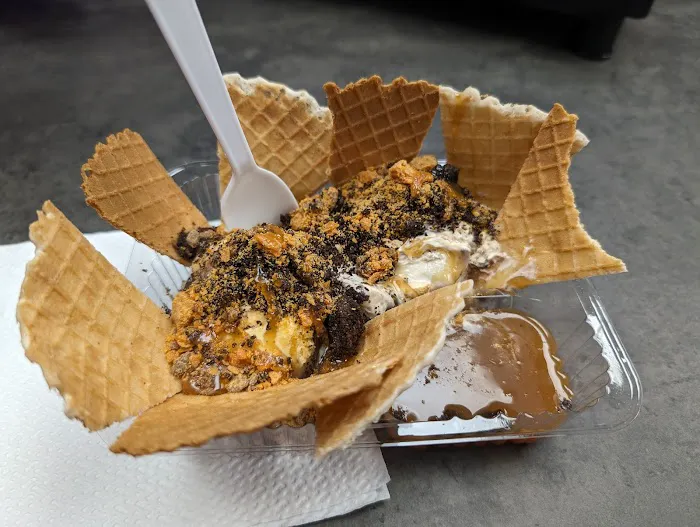 Totally 80s Ice Ice Cream Shoppe Picture 7