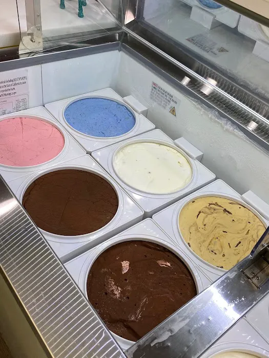 The Main Scoop Picture 9