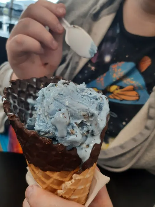 The Main Scoop Picture 6