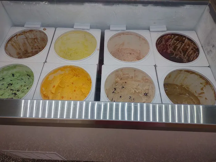 The Main Scoop Picture 7