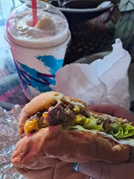 Blossers Dari Drive Inn Picture 3