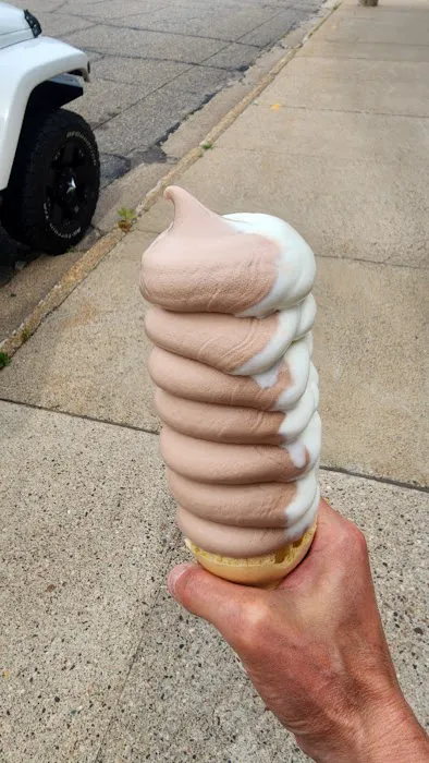 Briq's Soft Serve @ Jet's Dairy Bar Picture 7