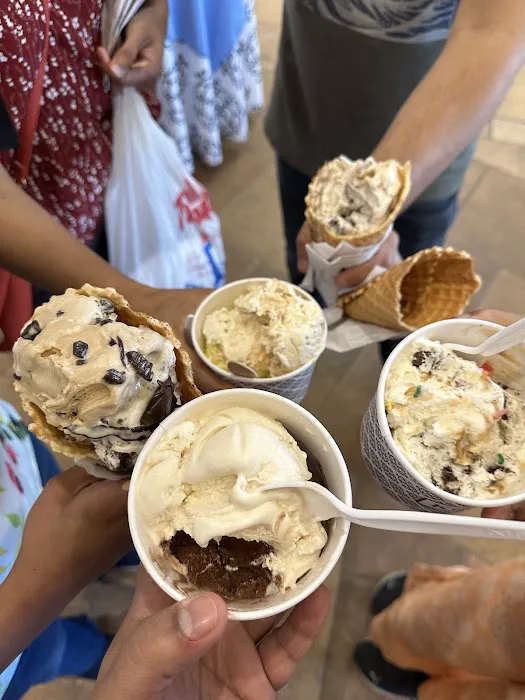 Kilwins Ice Cream - Chocolate - Fudge Picture 3