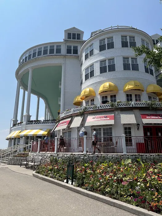 Sadie's Ice Cream Parlor Picture 4