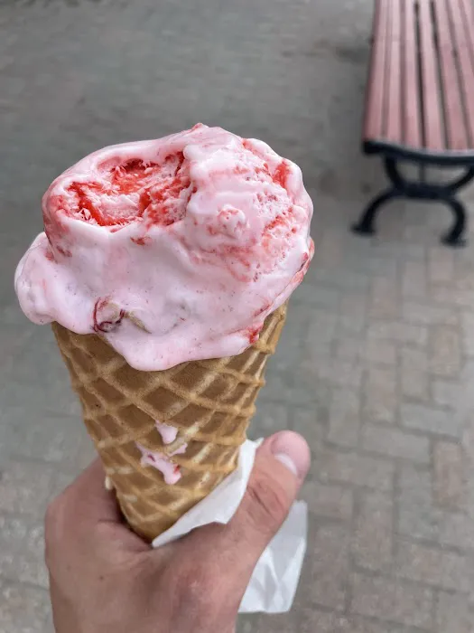 Mackinac Double Decker Ice Cream Picture 3