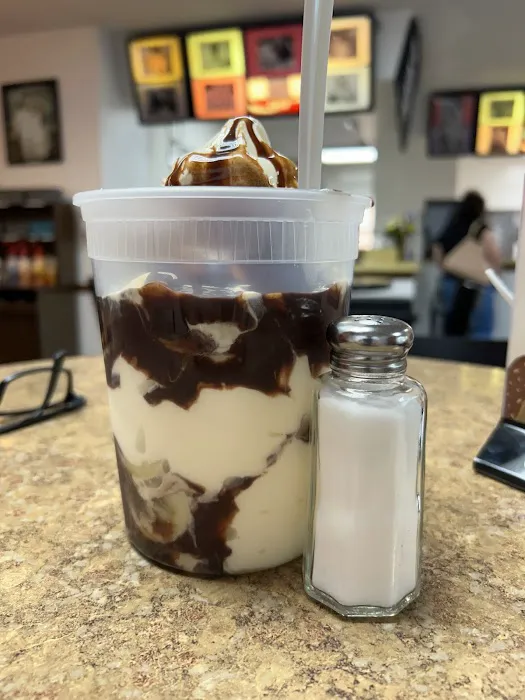 WIENCEK'S DAIRY BAR Picture 3