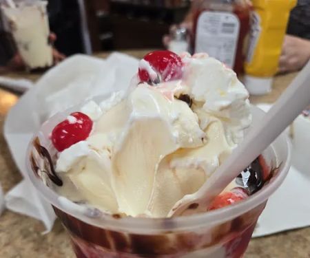 WIENCEK'S DAIRY BAR