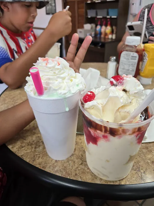 WIENCEK'S DAIRY BAR Picture 9
