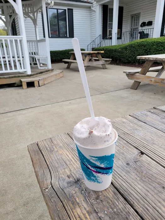 M.A.'s Ice Cream Shop Picture 7