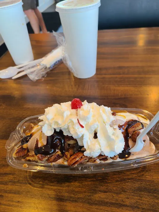 Scoops & More Eatery Picture 1