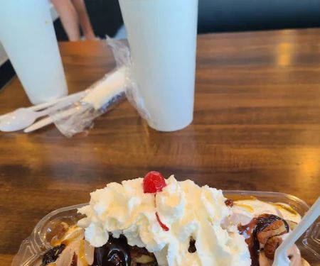 Scoops & More Eatery