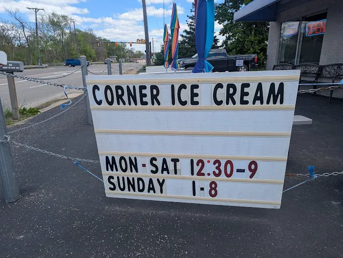Corner Ice Cream Shop Picture 4