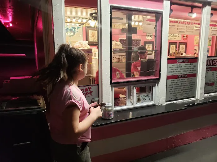 Punks Ice Cream Shop Picture 9