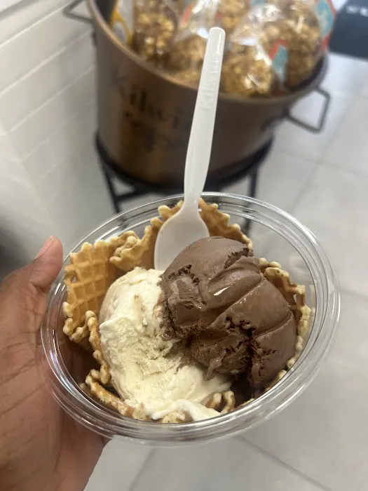 Kilwins Ice Cream - Chocolate - Fudge Picture 2