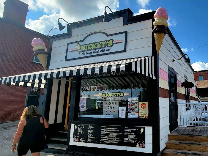 Mickey's Ice Cream & Hot Dogs Picture 4