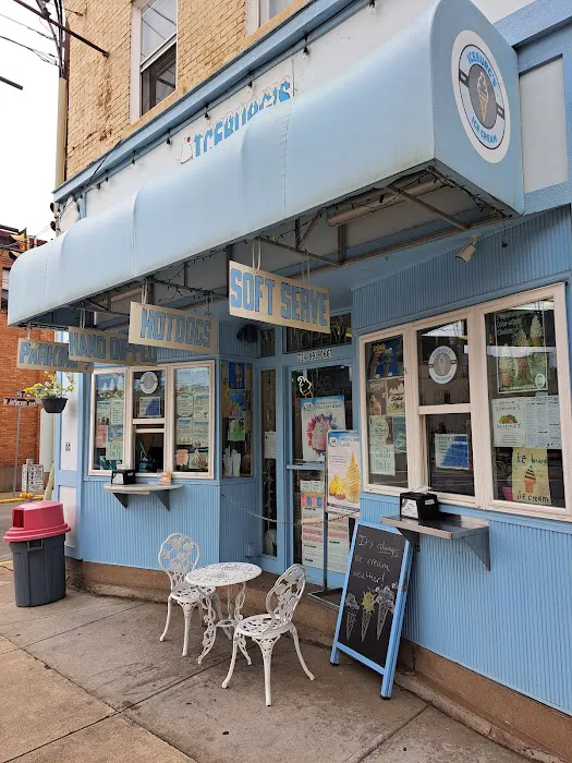 Iceburg's Ice Cream Picture 6