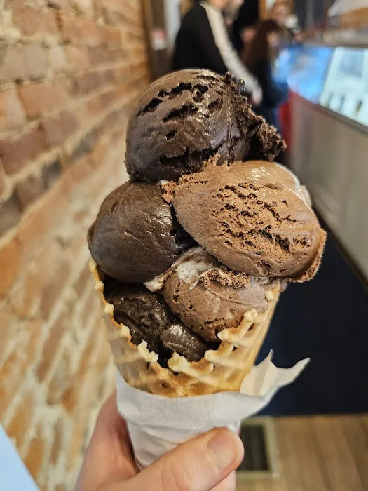 Scoops in Carnegie Picture 1