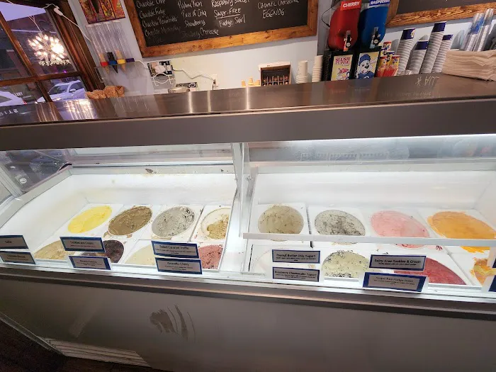 Scoops in Carnegie Picture 4