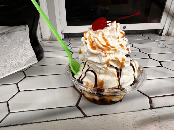 Ice Cream On the Greens Picture 1