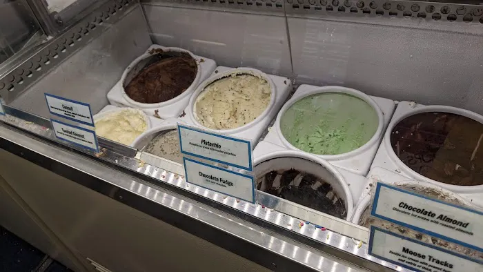 Scoops On Beverly Picture 4
