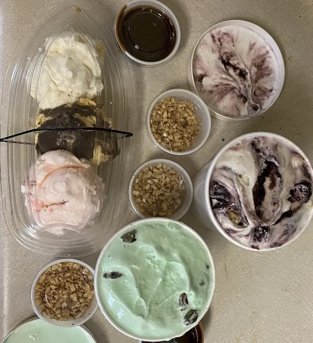 Scoops On Beverly Picture 8
