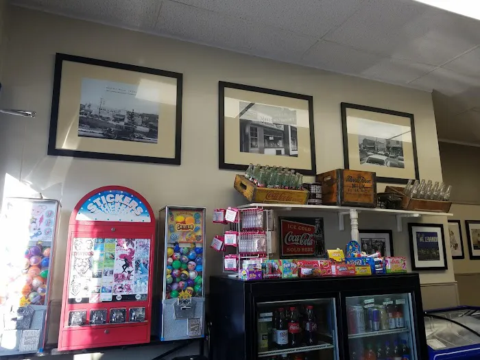 Scoops On Beverly Picture 7