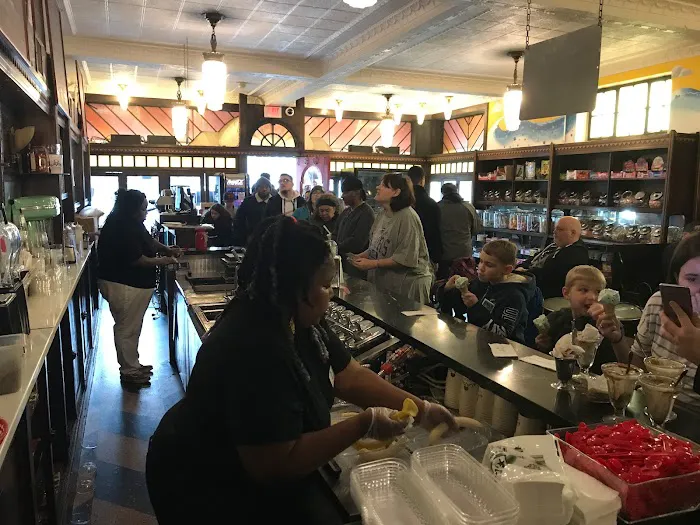Klavon's Ice Cream Parlor Picture 3