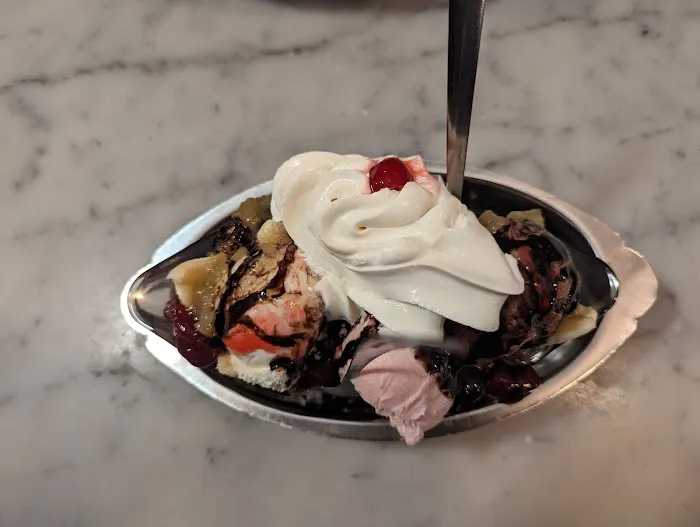 Klavon's Ice Cream Parlor Picture 4