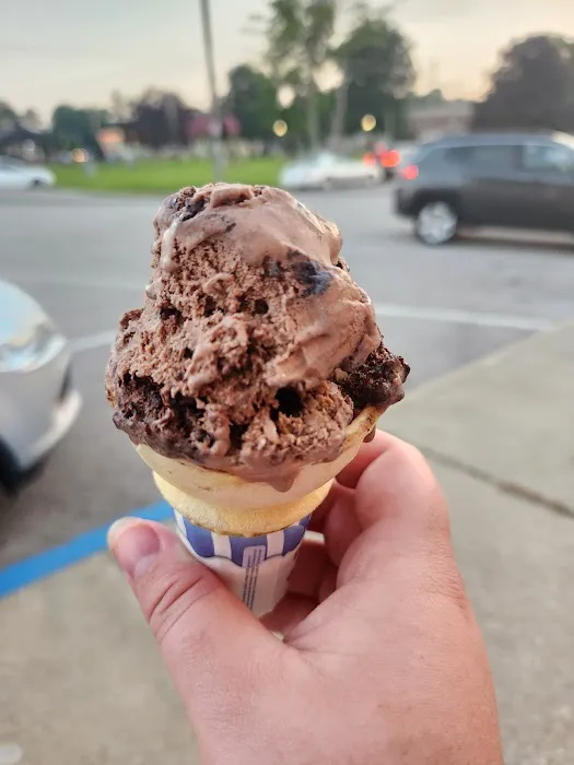 Bonnie Lee Creamery Ice Cream Parlor Picture 8