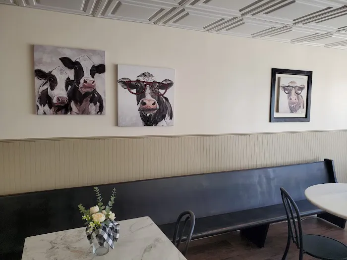 Bonnie Lee Creamery Ice Cream Parlor Picture 1