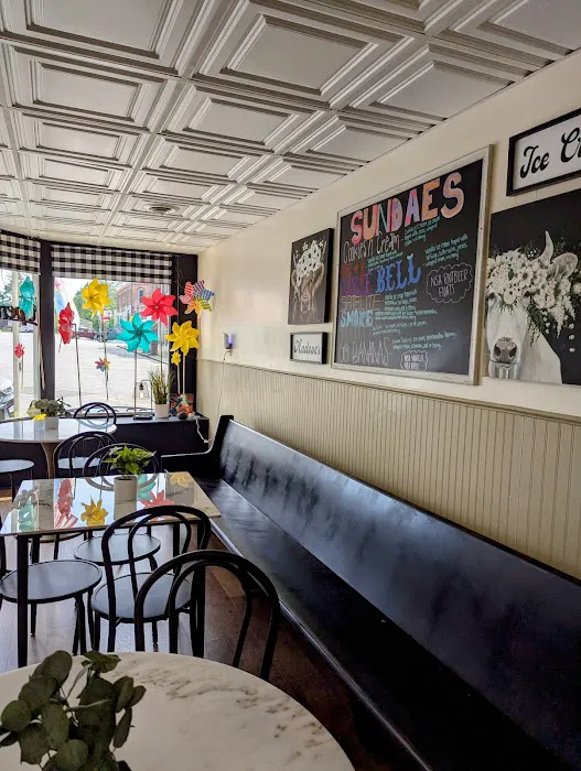 Bonnie Lee Creamery Ice Cream Parlor Picture 7