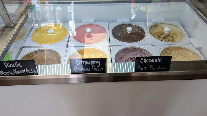 Bonnie Lee Creamery Ice Cream Parlor Picture 2